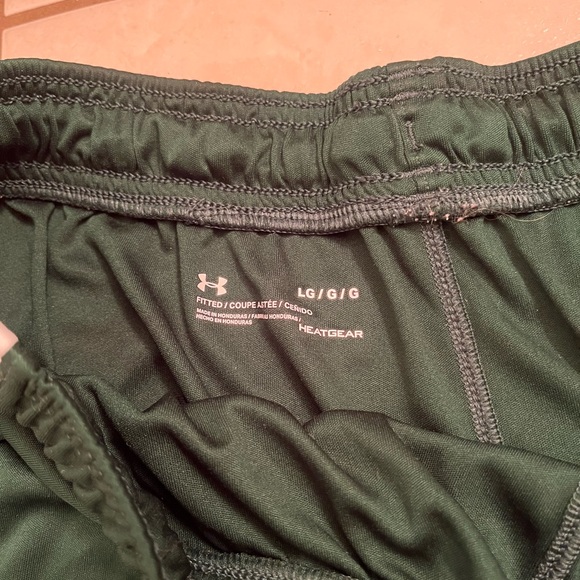 Shorts - Picture 3 of 3